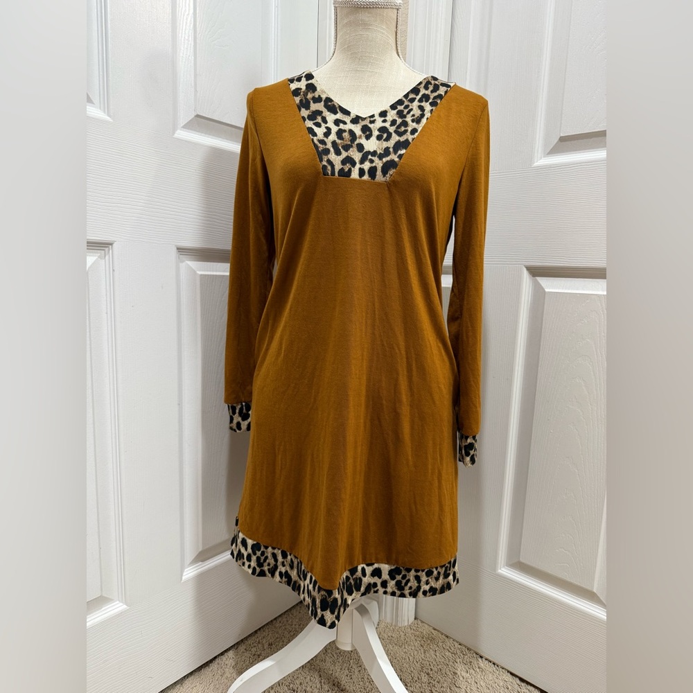 Rust Brown Tunic Dress w/ Leopard Print Accents – size L